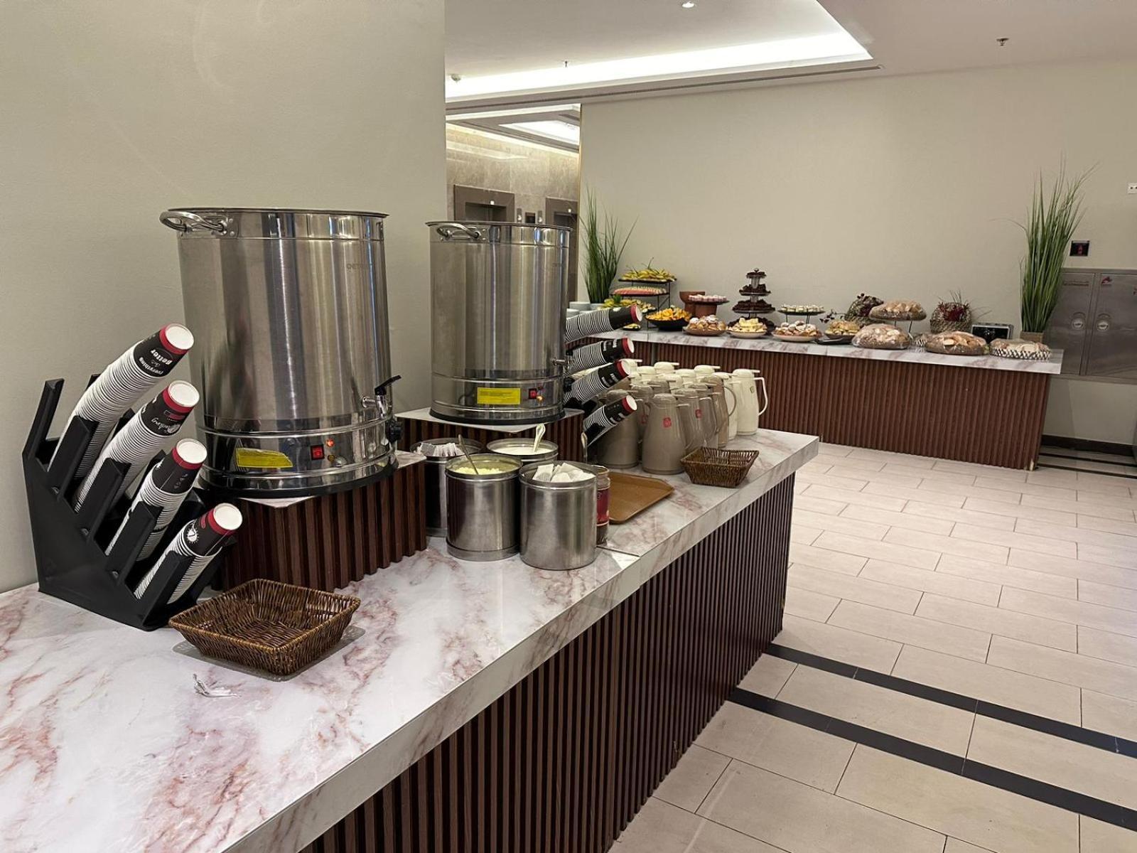 Diar Alkhalidiya Hotel Мека Екстериор снимка